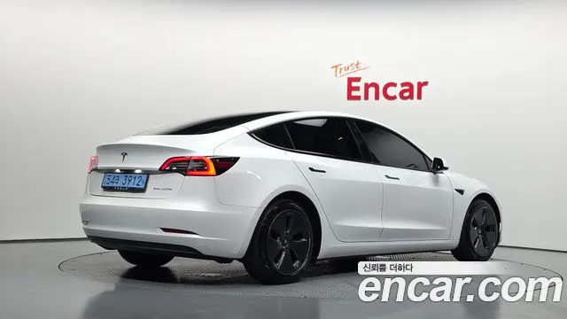 Tesla Model 3 2022 thumb 2