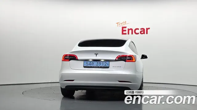 Tesla Model 3 2022 thumb 4