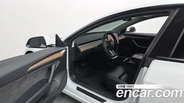 Tesla Model 3 2022 thumb 10