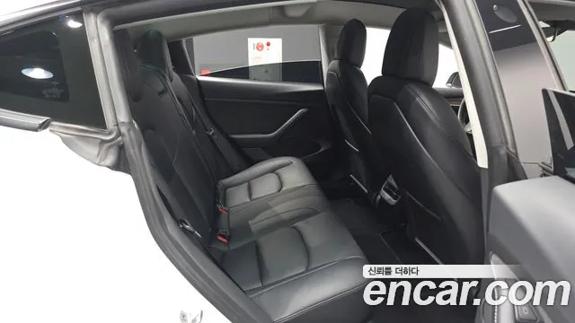 Tesla Model 3 2022 thumb 12