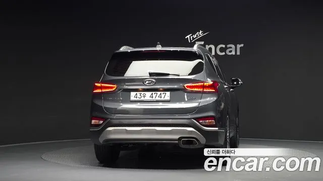 Hyundai Santa Fe 2019 thumb 4