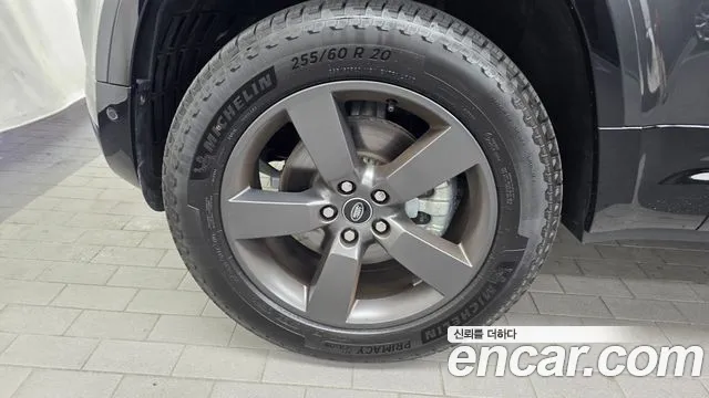 Land Rover Defender 2025 thumb 5