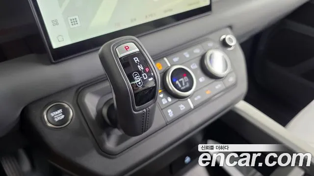 Land Rover Defender 2025 thumb 9