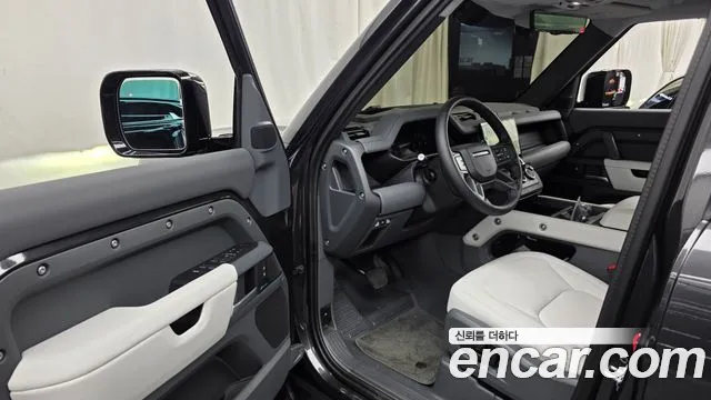 Land Rover Defender 2025 thumb 10