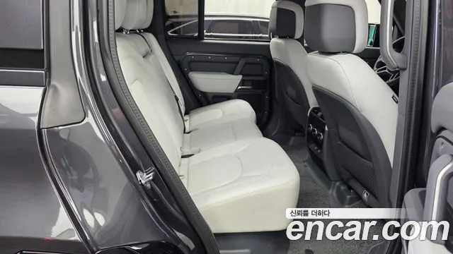Land Rover Defender 2025 thumb 12