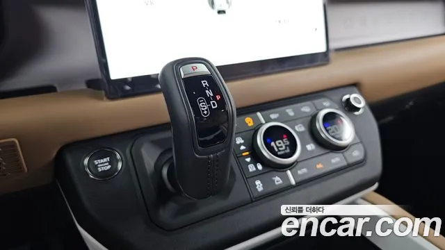 Land Rover Defender 2025 thumb 9