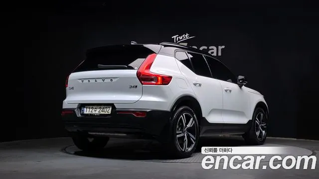 Volvo XC40 2021 thumb 2