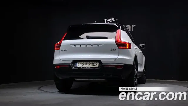 Volvo XC40 2021 thumb 4