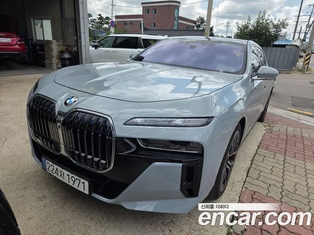 BMW 7 серии 2025 thumb 2