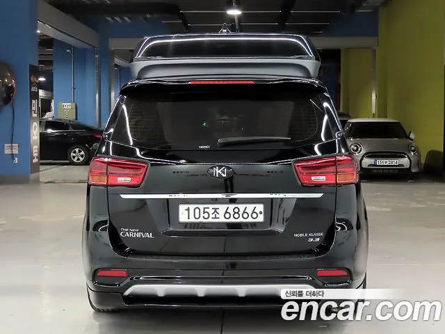 Kia Carnival 2019 thumb 3