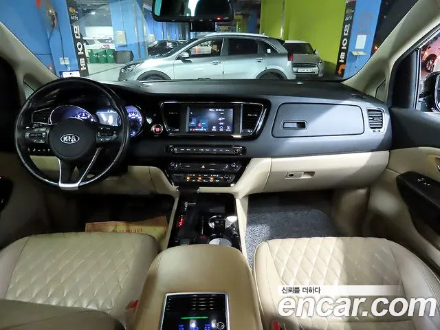 Kia Carnival 2019 thumb 5