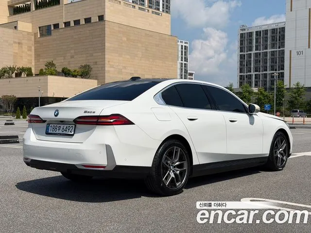 BMW 5 серии 2025 thumb 2