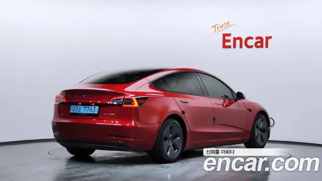 Tesla Model 3 2022 thumb 2
