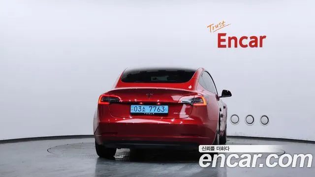 Tesla Model 3 2022 thumb 4