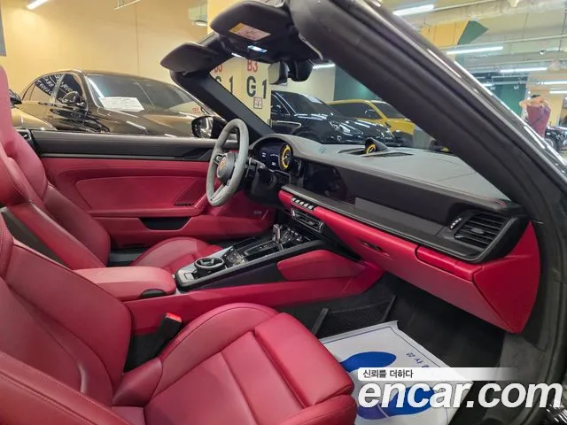 Porsche 911 2023 thumb 8