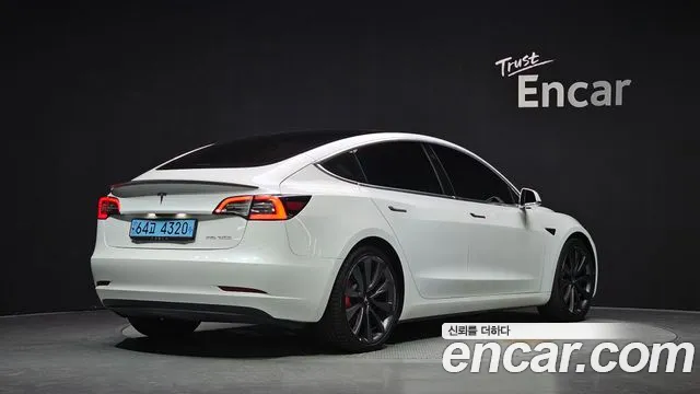 Tesla Model 3 2020 thumb 2