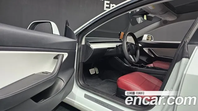 Tesla Model 3 2020 thumb 10