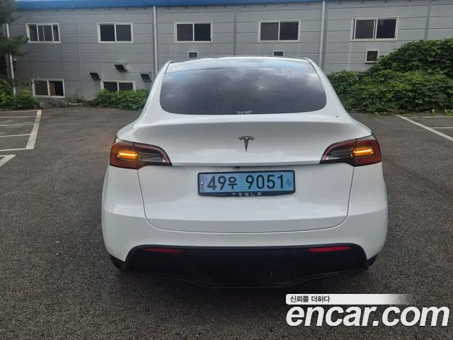 Tesla Model Y 2024 thumb 4