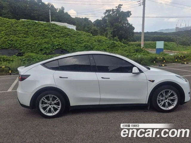 Tesla Model Y 2024 thumb 5