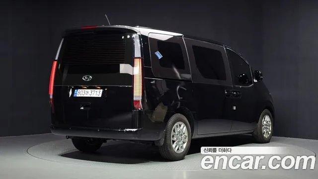 Hyundai Staria 2023 thumb 2