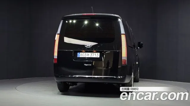 Hyundai Staria 2023 thumb 4
