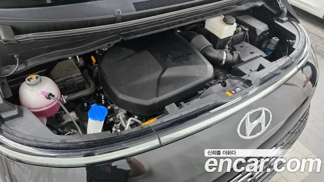 Hyundai Staria 2023 thumb 6