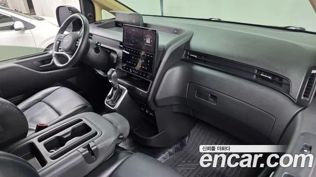 Hyundai Staria 2023 thumb 7