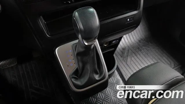 Hyundai Staria 2023 thumb 9