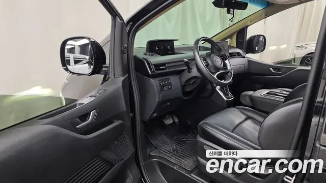 Hyundai Staria 2023 thumb 10