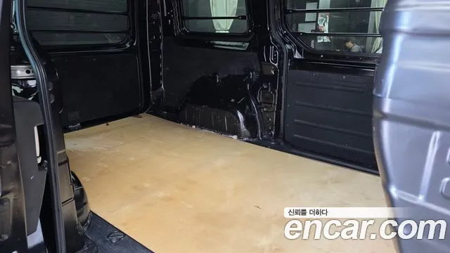 Hyundai Staria 2023 thumb 11