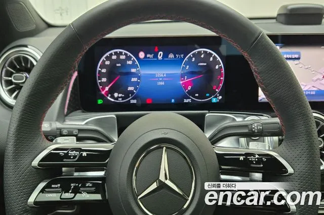 Mercedes-Benz GLB 2025 thumb 9