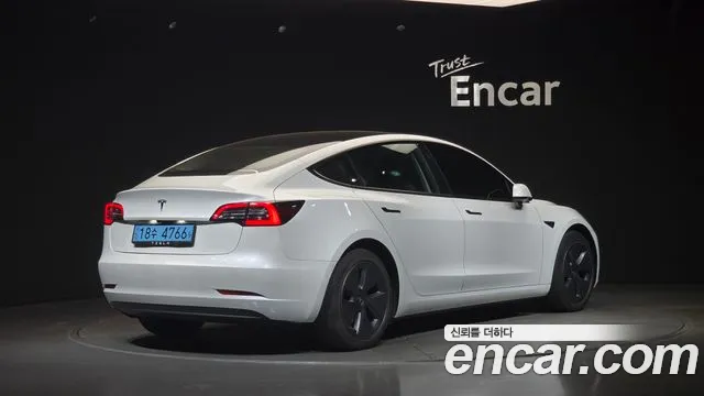 Tesla Model 3 2022 thumb 2