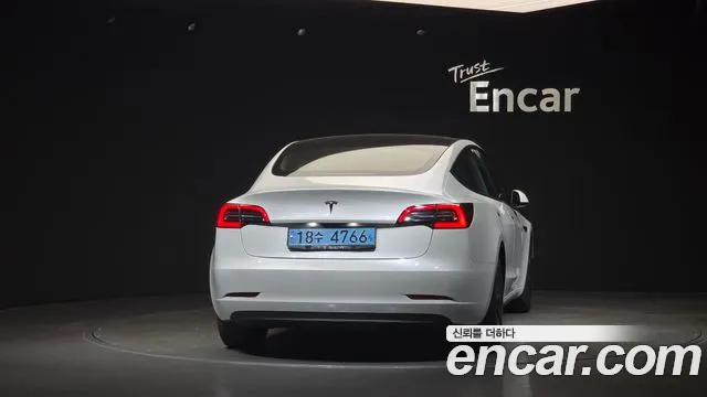 Tesla Model 3 2022 thumb 4