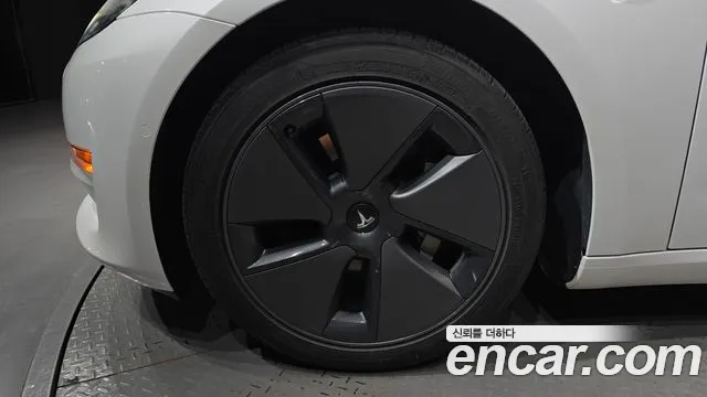 Tesla Model 3 2022 thumb 5