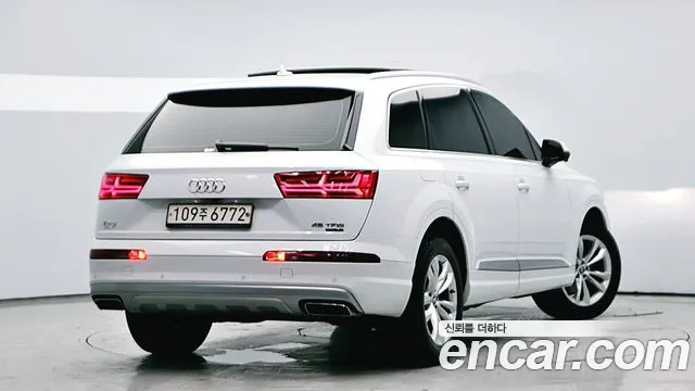 Audi Q7 2019 thumb 2