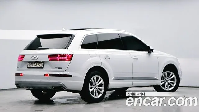 Audi Q7 2019 thumb 4