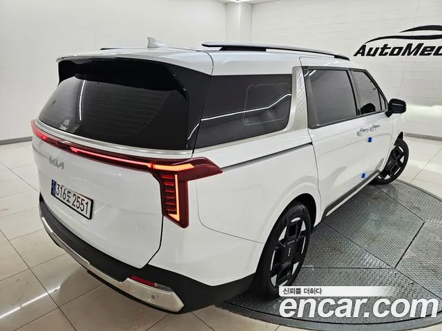 Kia Carnival 2024 thumb 3