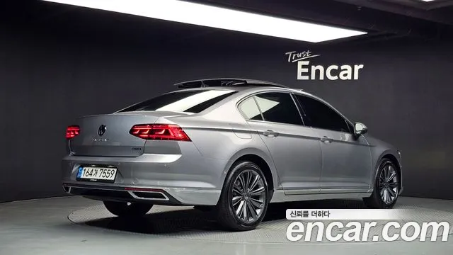 Volkswagen Passat (North America and China) 2021 thumb 2