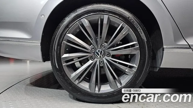 Volkswagen Passat (North America and China) 2021 thumb 5