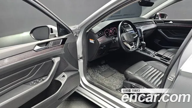 Volkswagen Passat (North America and China) 2021 thumb 10