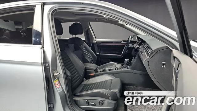 Volkswagen Passat (North America and China) 2021 thumb 11