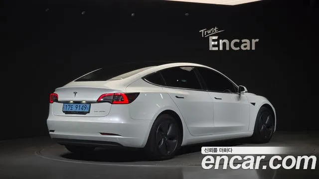 Tesla Model 3 2020 thumb 2