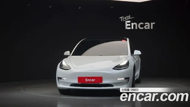 Tesla Model 3 2020 thumb 3
