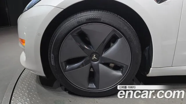 Tesla Model 3 2020 thumb 5