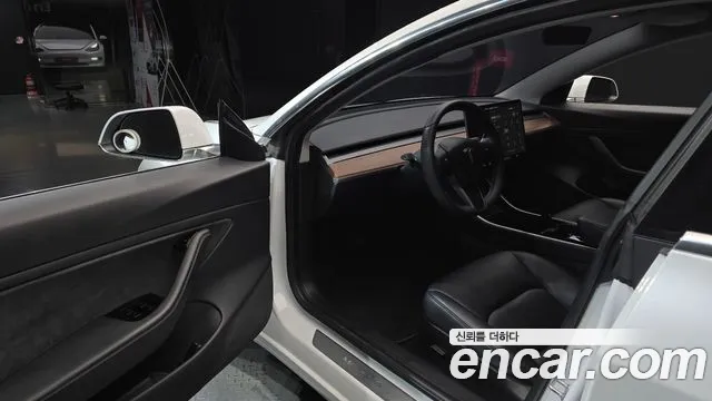 Tesla Model 3 2020 thumb 10