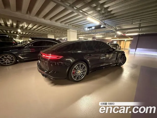 Porsche Panamera 2019 thumb 2