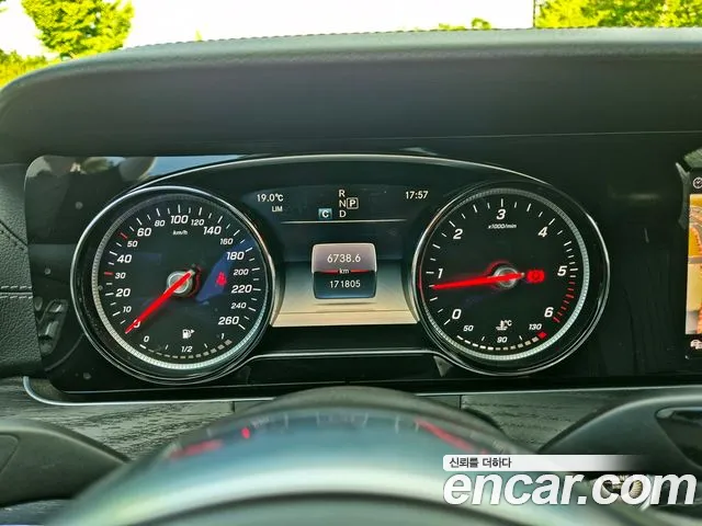 Mercedes-Benz E-Класс 2019 thumb 9