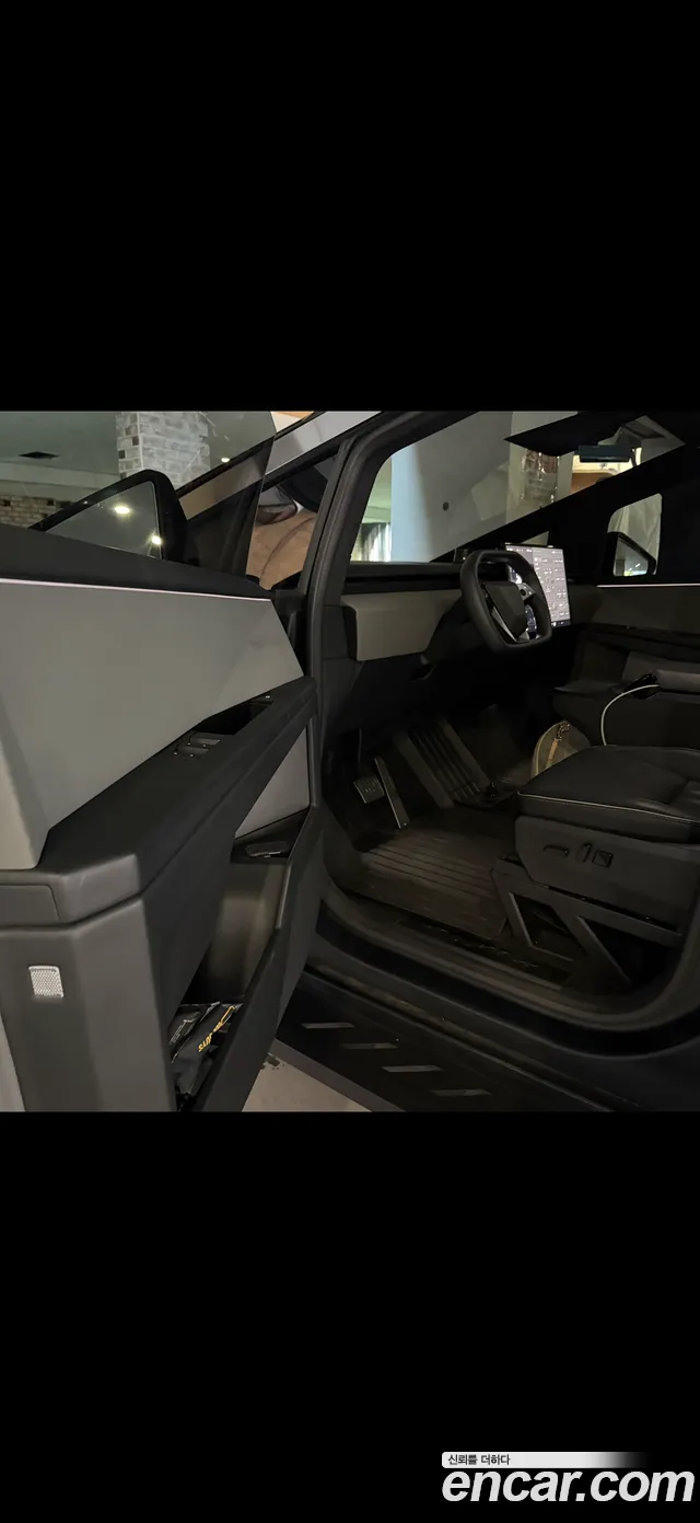 Tesla Cybertruck 2024 thumb 3