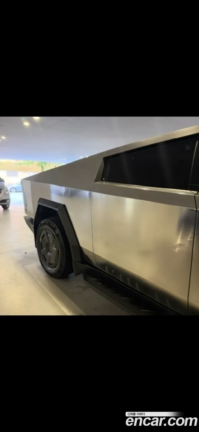 Tesla Cybertruck 2024 thumb 4