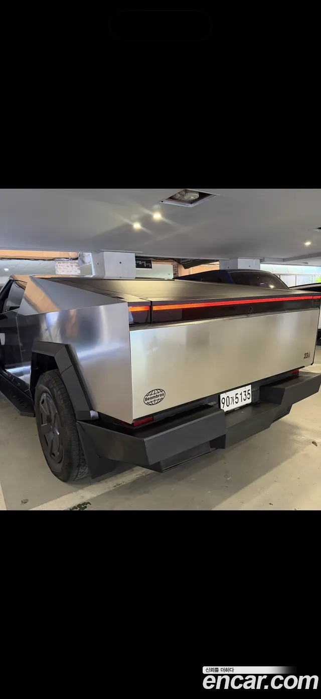 Tesla Cybertruck 2024 thumb 5